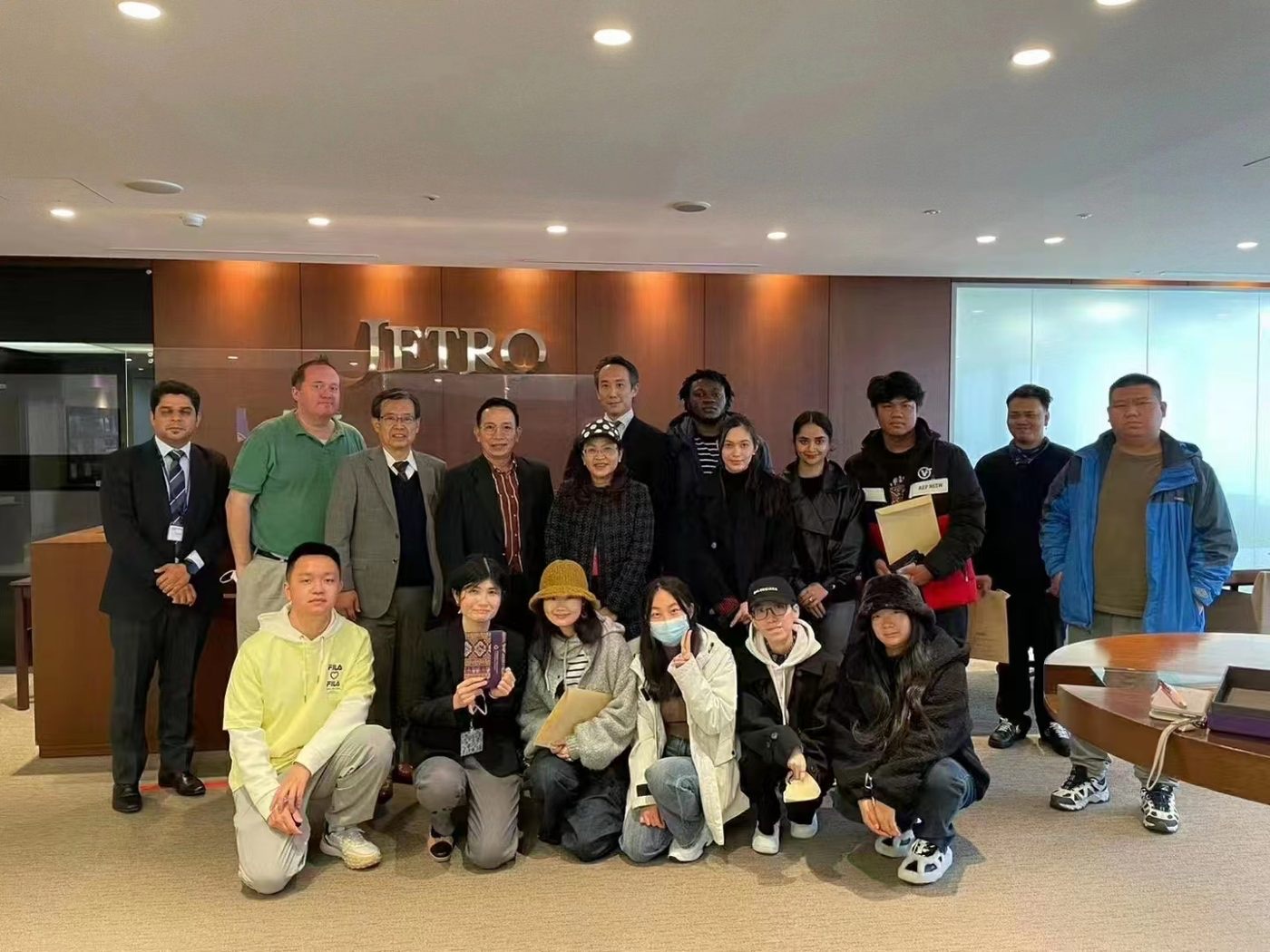 兰实大学跨国交流合影