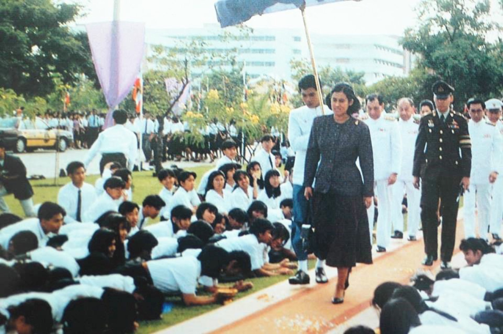 1990 年泰国诗琳通公主出席泰国兰实大学命名仪式现场照片
