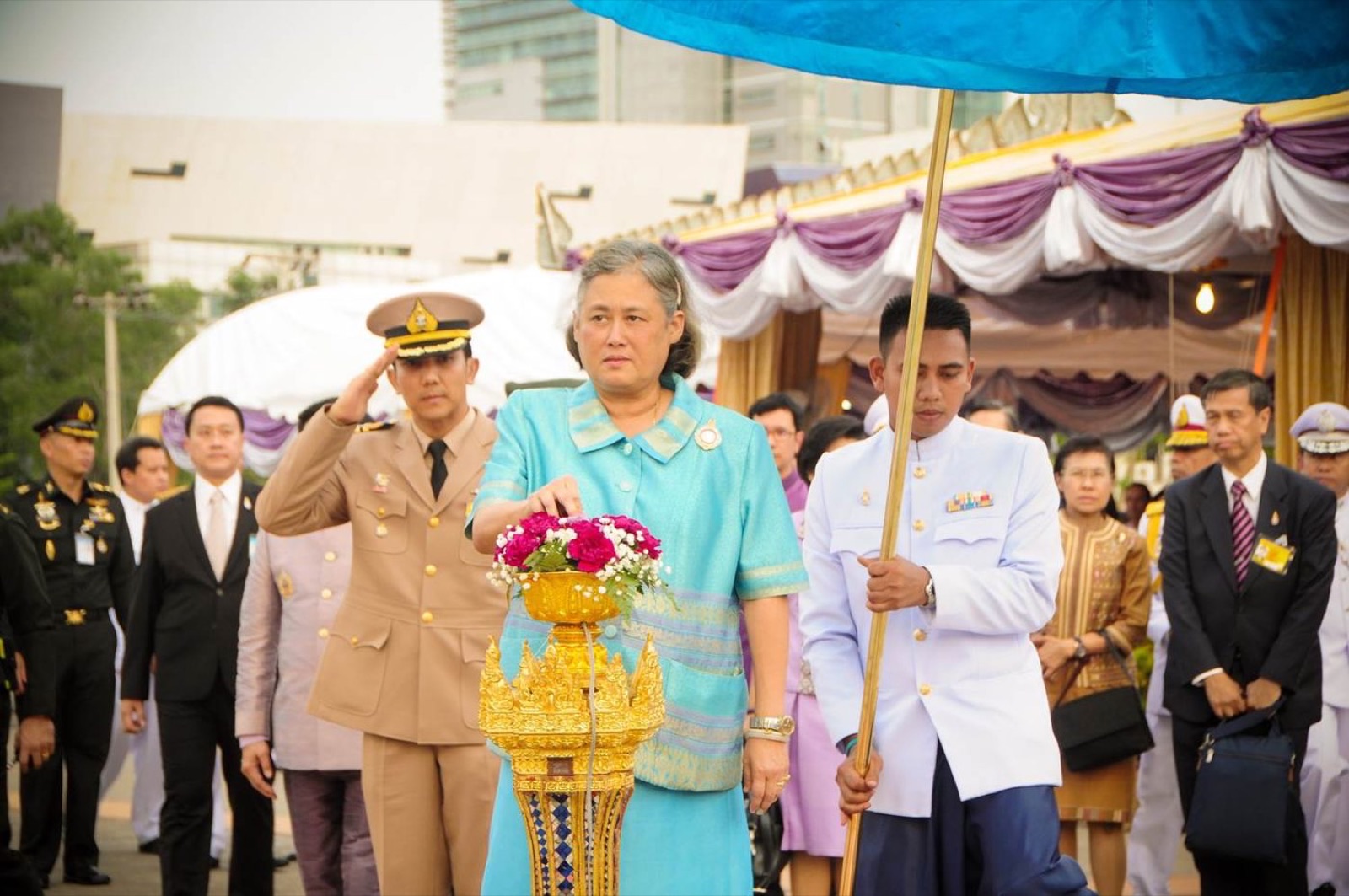 2015 年泰国诗琳通公主为兰实大学中泰合作交流处办公楼落成剪彩